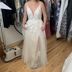 Essence Of Australia Wedding Dress